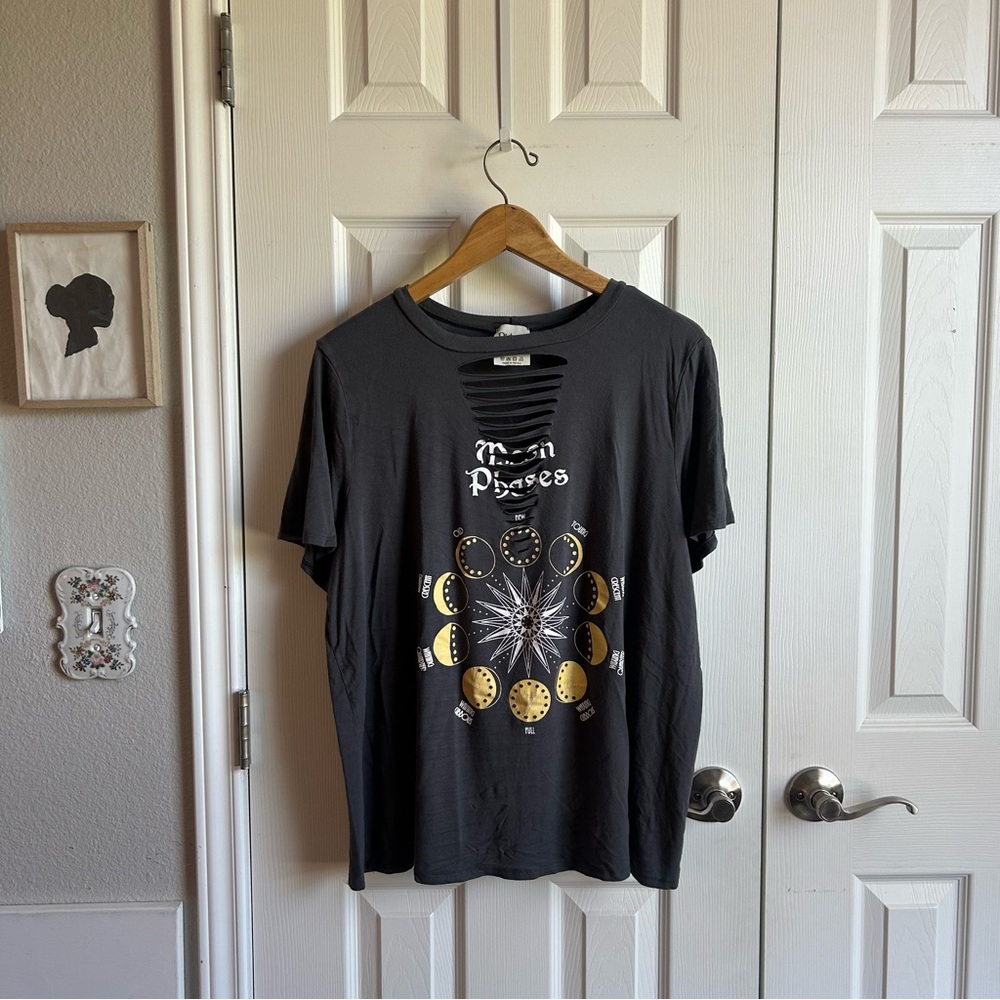 Dirtee Laundry | gray ripped moon phases short sleeve T shirt